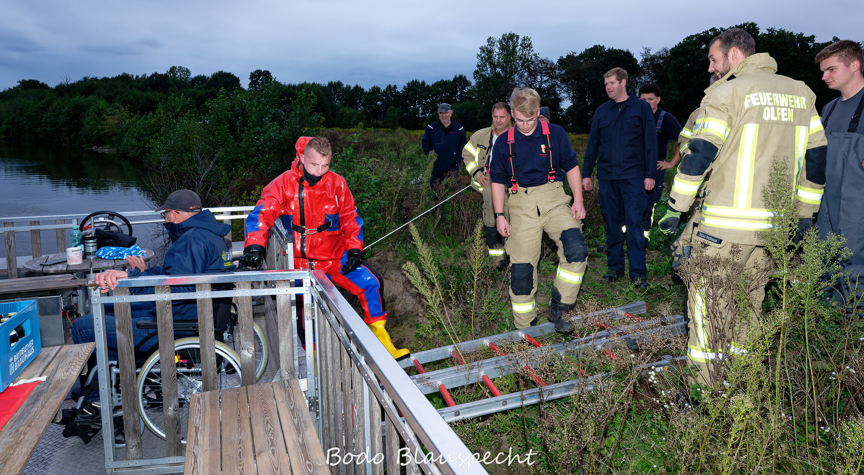 09.17 19.33 155   Feuerwehrübung   Steveraue WEB